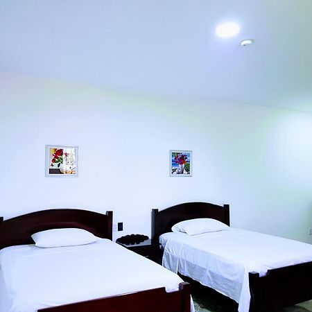 Day And Night Hotel Белмопан Екстериор снимка